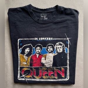 Queen Band Crew Neck Distressed Graphic T-Shirt Short Sleeve In Black Size XL